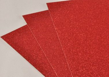 ประเทศจีน การตกแต่งกระดาษสีแดง 300gsm ความหนา 0.5 มม. สำหรับคำเชิญงานแต่งงาน ผู้ผลิต
