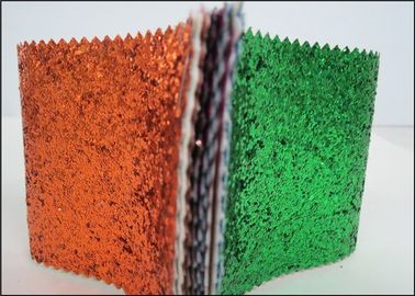 ประเทศจีน หนังสังเคราะห์ Multicolor PU Glitter Fabric สำหรับวอลล์เปเปอร์รองเท้าและกระเป๋า ผู้ผลิต